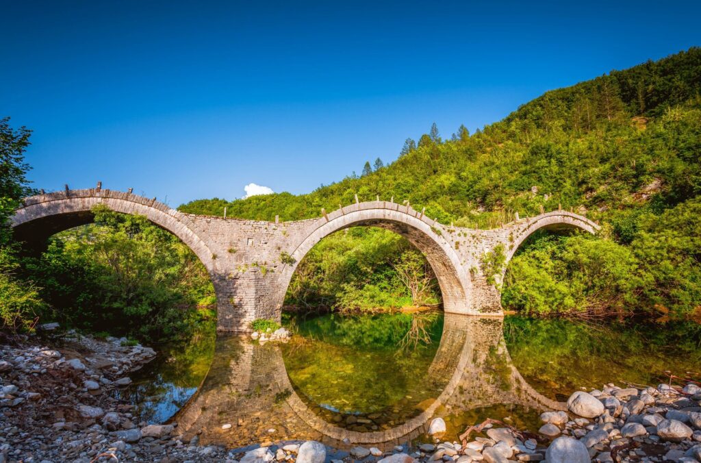 ריטריט AWAKEN גוף בתנועה בהרי חבל זגוריה יוון